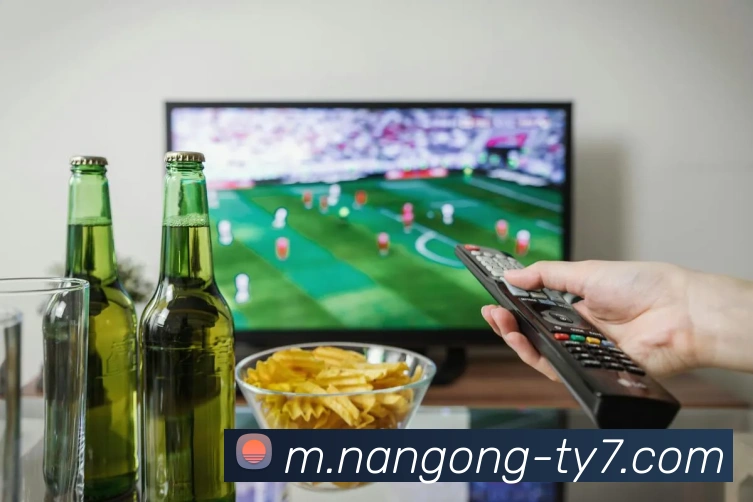 老詹关键时刻遭封盖夸梅质疑为何不传给东契奇作为首选